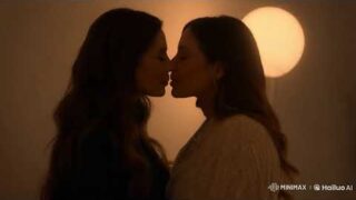 Brazilian Milf Women Kissing 💋 #kissing #lesbian #bisexual