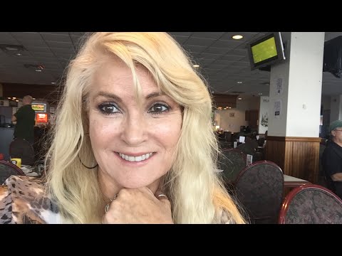 Reasons to Date A Cougar