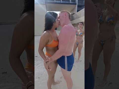 Hot Beach Kiss With Super Sexy Latina Mamacita 💋 🔥 #shorts #kiss #latina #latinas #besos #mexico