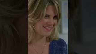 Prostitute patient obsessed with kneeling?! #shorts | House M.D..